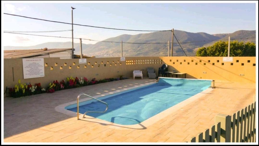 Hazonבחצר של טובהアパートメント エクステリア 写真